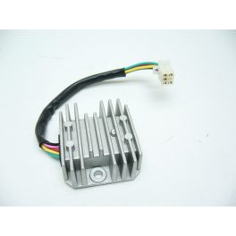   Feszültségszabályzó 12V Kymco Zing 125-150 / Honda Ns 125 F/R 85-87 / Honda Nsr 125 F 88-92 / Sym Jet 50 Eu2 2T 05-10 / Sym New Duke 125 / Sym Husky 125-150 / Sym Euro Mx 125-150 / Sym Shark 125-150 5 Kábeles - Rms